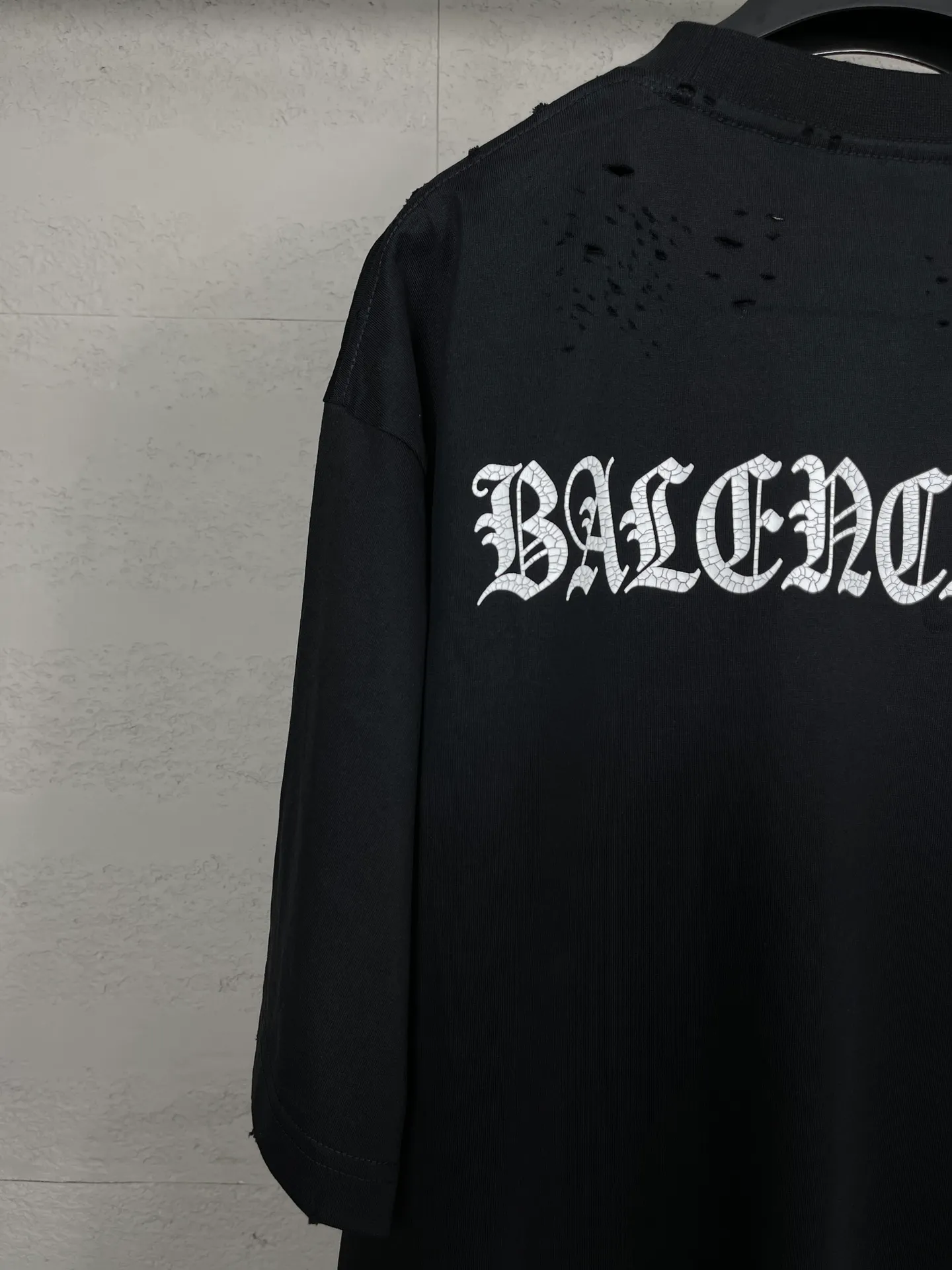 【 . Quality】BALENCI*GA/ . LOGO Series New Arrival T #2024New Arrival ， LOGO ， 。 ‼️ ， ， #2024 ZP 、 260 ， . ， 。 。Classic LOGO 。 ， 。 , OS . Same Style ：BL 223358 ：Black，Pink（Pink ） Size：XS L